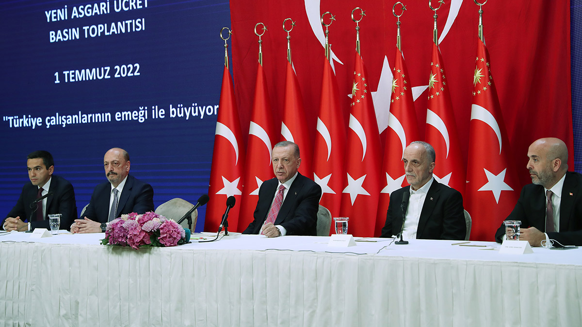 Erdoğan'dan ara zam açıklaması: Asgari ücret açlık sınırının altında kaldı